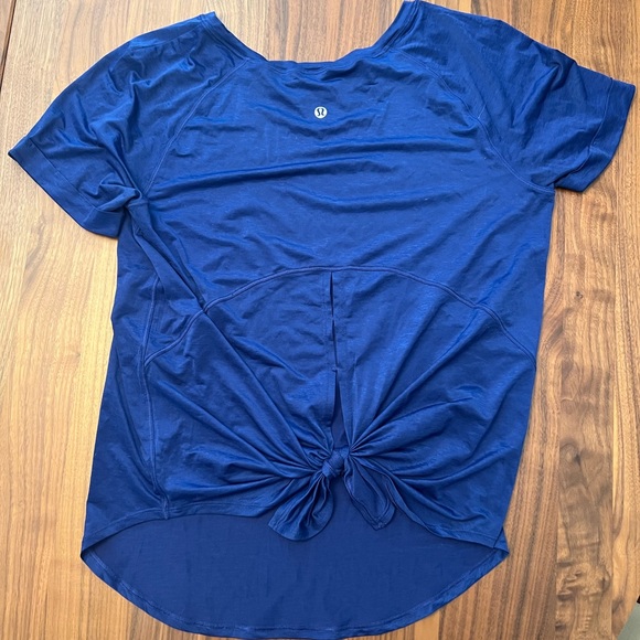 LULULEMON Open Up Tie Back Tee - Picture 3 of 4